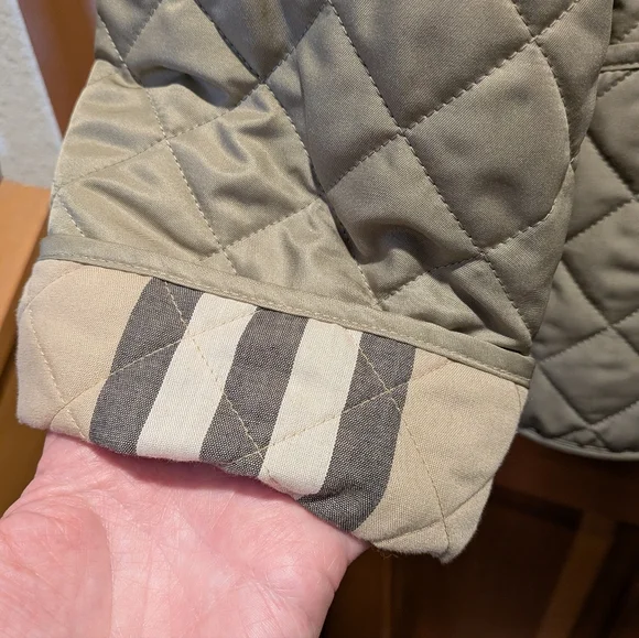 Burberry Women's Quilted Jacket - Picture 5 of 13